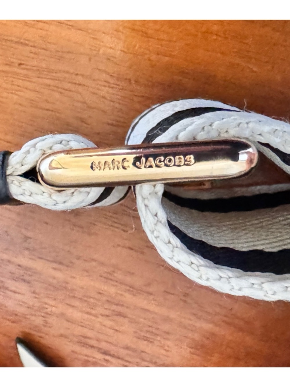 🤍CHIC🤍MARC JACOBS WHITE SIGNET ROUND CROSSBODY BAG - Picture 10 of 16